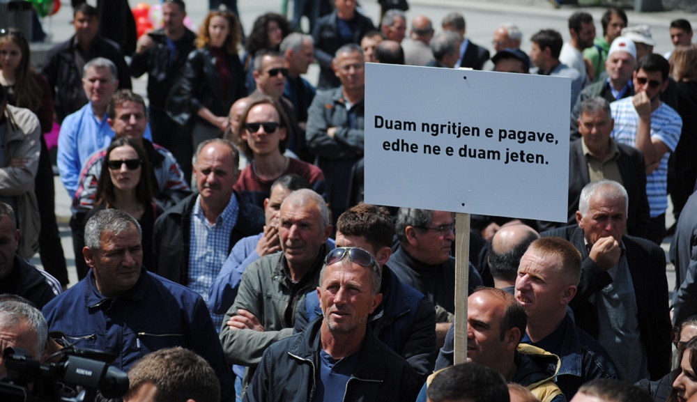 Punetoret e Korporates Energjetike te Kosoves ne proteste